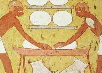 who are ancient egyptian workers paid with what 116205