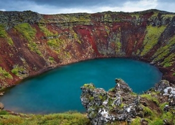 why the lava lake in iceland has a unique emerald color 116922