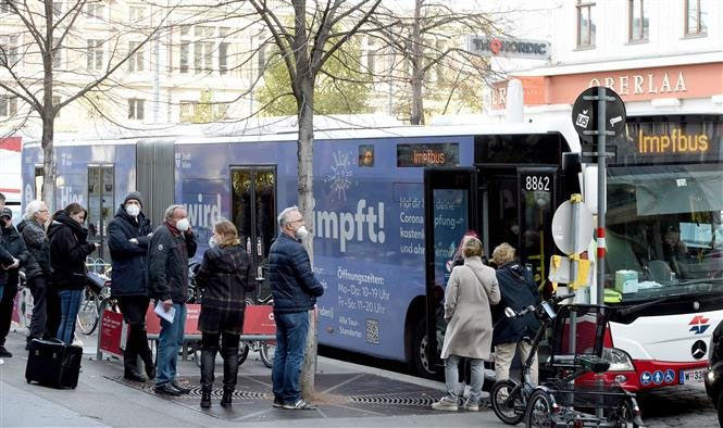 People line up for Covid-19 vaccinations in Vienna, Austria, on November 10.